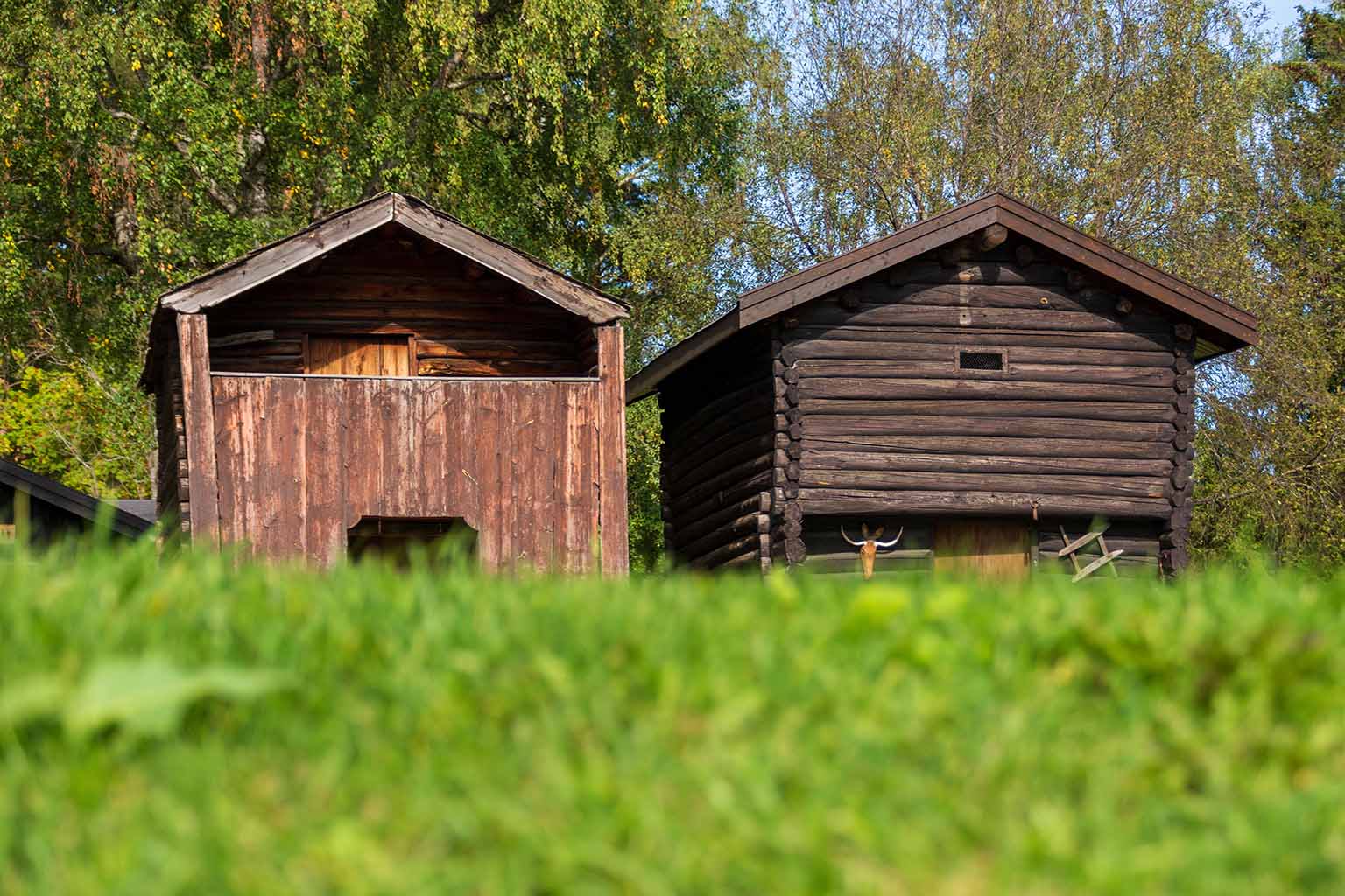 To låver ved Sjoa Klatrepark